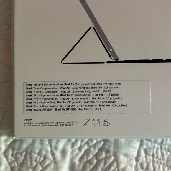 Apple iPad Smart Keyboard, Black - Picture 3 of 4